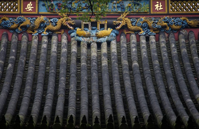 重庆年度麻辣盛宴开席：工作人员身着奇装异服揽客(重庆 宴席)